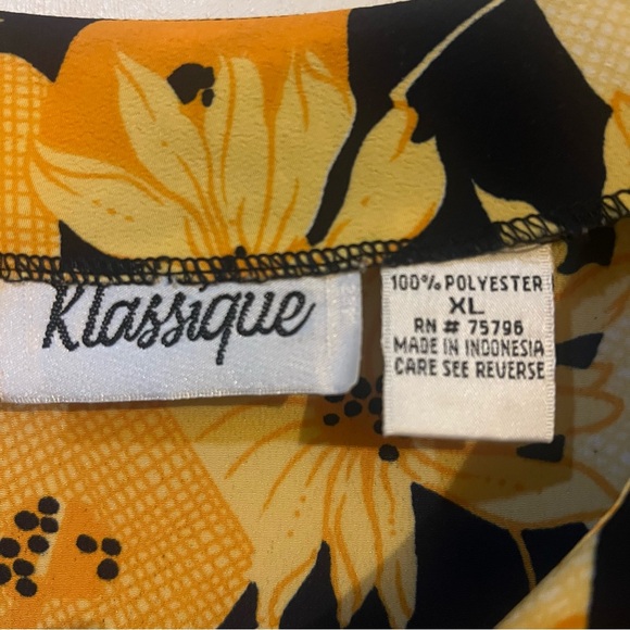 Vintage Klassique Floral Button-Up Blouse - Picture 5 of 6